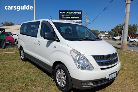 White 2010 Hyundai Imax Wagon
