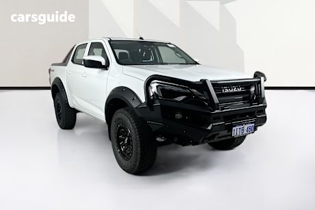 White 2025 Isuzu D-MAX Crew Cab Utility Ls-M (4X4)