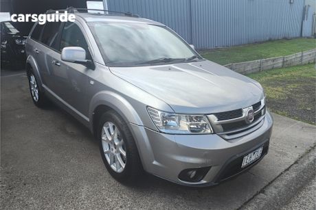 Silver 2015 Fiat Freemont SUV LOUNGE F