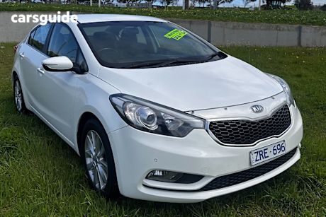White 2013 Kia Cerato Sedan Si