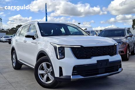 White 2023 Kia Sorento SUV S 4X4