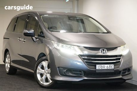 Grey 2015 Honda Odyssey Wagon Vti