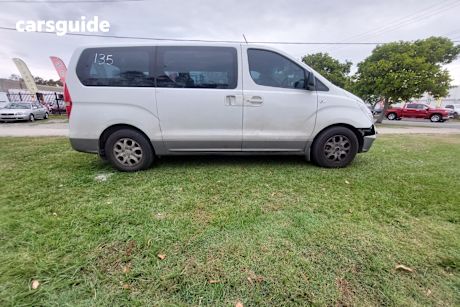 White 2010 Hyundai Imax Wagon