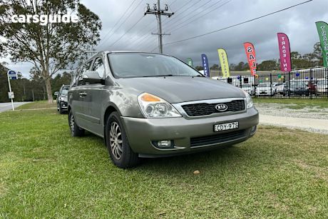Silver 2011 Kia Grand Carnival Wagon Platinum
