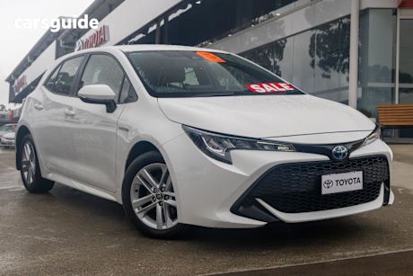 White 2019 Toyota Corolla Hatch ASCENT SPORT HYBRID F