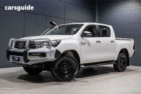 White 2017 Toyota Hilux Ute Tray SR 4X4
