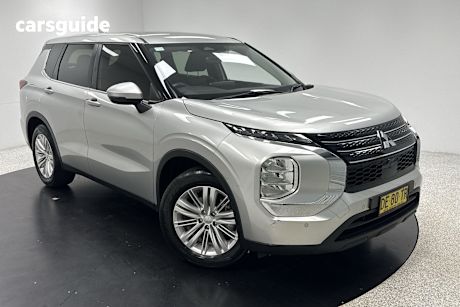 Silver 2022 Mitsubishi Outlander SUV ES F