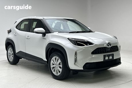 White 2023 Toyota Yaris Cross SUV GX F