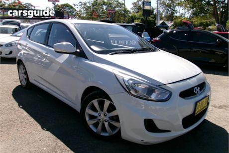 White 2018 Hyundai Accent Hatchback Sport