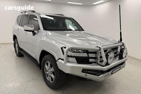 Silver 2022 Toyota Landcruiser SUV SAHARA 4X4