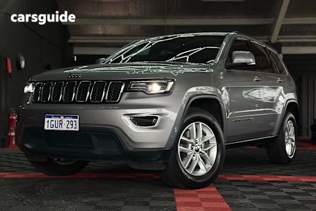 Silver 2017 Jeep Grand Cherokee Wagon Laredo (4X2)
