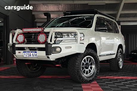 White 2015 Toyota Landcruiser SUV SAHARA 4X4