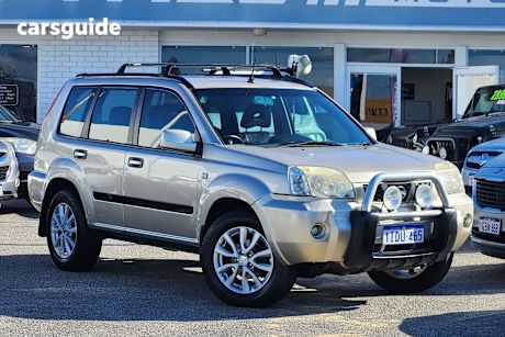 Gold 2005 Nissan X-Trail SUV ST 4X4