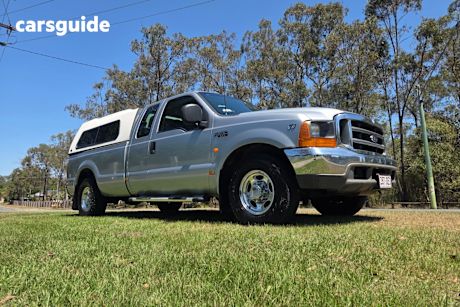 Silver 2004 Ford F250 Super Cab Pickup Xlt