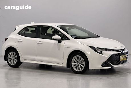 White 2023 Toyota Corolla Hatch ASCENT SPORT HYBRID F