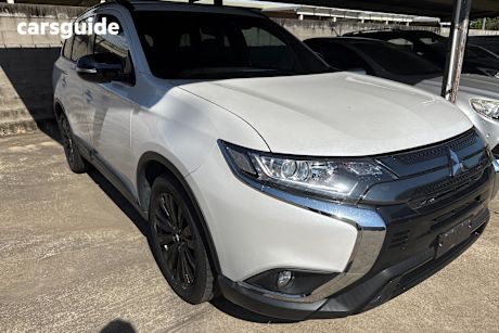 White 2019 Mitsubishi Outlander SUV BLACK EDITION F