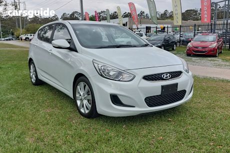 White 2018 Hyundai Accent Hatchback Sport