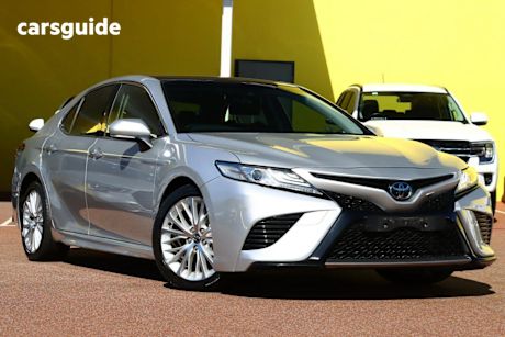 Silver 2019 Toyota Camry Sedan Sl