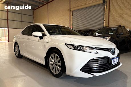 White 2019 Toyota Camry Sedan ASCENT F