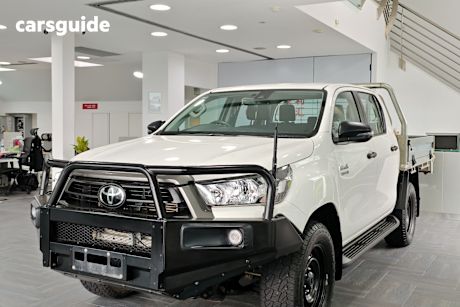 White 2022 Toyota Hilux Double Cab Chassis Sr (4X4)