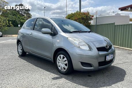 Silver 2009 Toyota Yaris Hatchback Yr