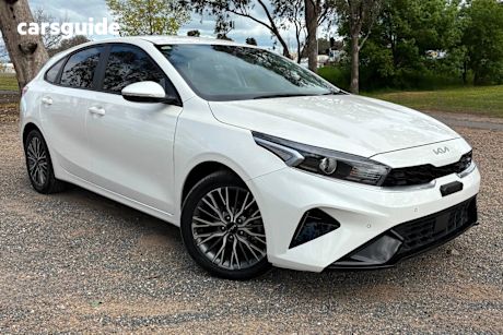 White 2022 Kia Cerato Hatch SPORT F