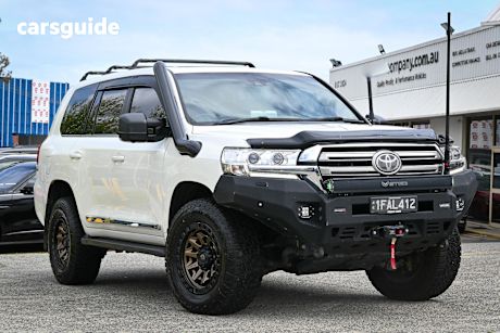 White 2015 Toyota Landcruiser SUV SAHARA 4X4
