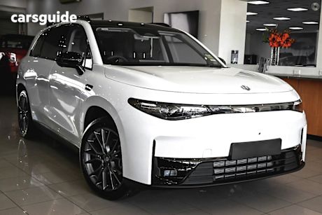 White 2025 Leapmotor C10 SUV REEV ULTRA HYBRID DESIGN R