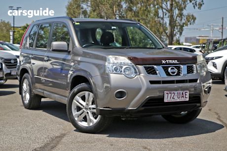 Grey 2011 Nissan X-Trail SUV ST F