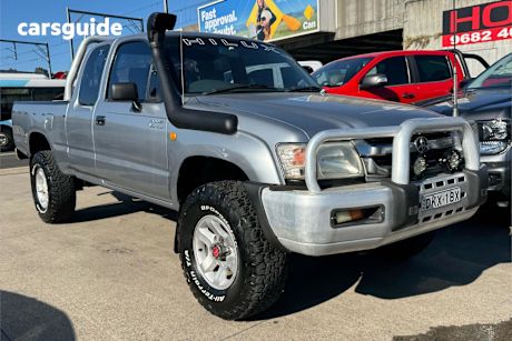 Grey 2004 Toyota Hilux Ute Tray 4X4