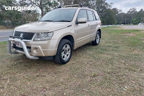Gold 2007 Suzuki Grand Vitara Wagon Trekker
