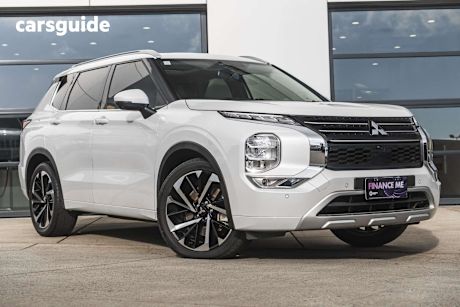 White 2022 Mitsubishi Outlander SUV EXCEED 4X4