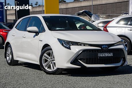 White 2019 Toyota Corolla Hatch ASCENT SPORT HYBRID F