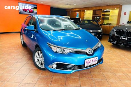 Blue 2018 Toyota Corolla Hatch ASCENT SPORT F