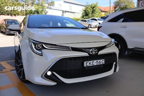 White 2019 Toyota Corolla Hatchback Zr