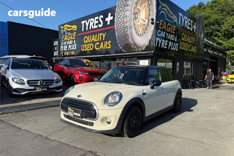 White 2015 Mini Cooper Hatchback 5D Hatch