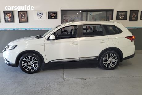 White 2017 Mitsubishi Outlander Wagon Es Adas 5 Seat (2Wd)