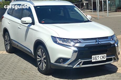 White 2018 Mitsubishi Outlander SUV LS 4X4