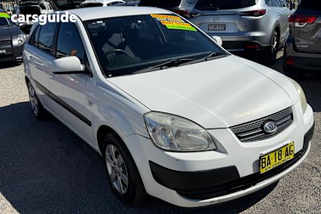 White 2008 Kia RIO Hatch LX