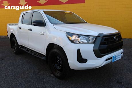 White 2022 Toyota Hilux Double Cab Pick Up Sr Hi-Rider (4X2)