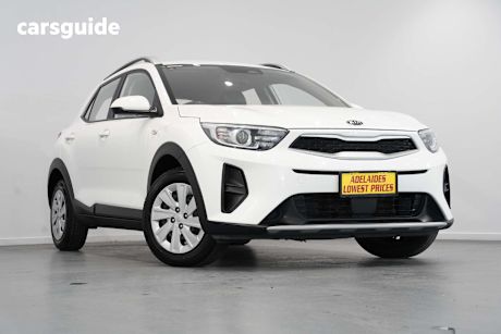 White 2021 Kia Stonic SUV S F