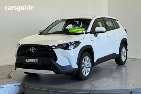 White 2024 Toyota Corolla Cross Hatch GX F