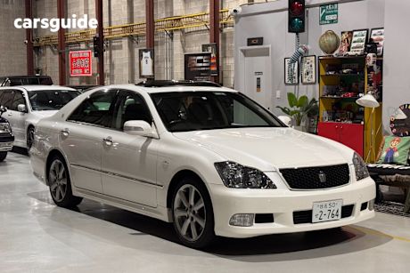 White 2006 Toyota Crown Sedan