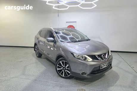 Grey 2014 Nissan Qashqai SUV TI F