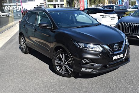 Black 2019 Nissan Qashqai SUV ST-L F