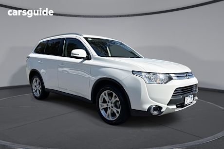 White 2014 Mitsubishi Outlander Wagon Ls (4X4)
