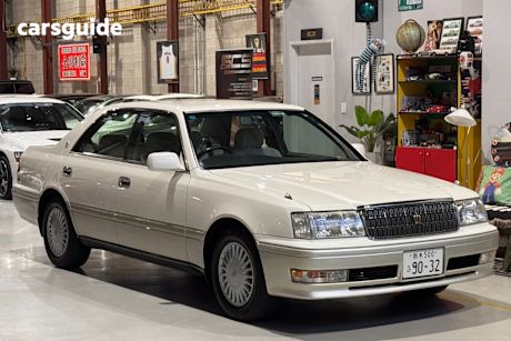 White 1998 Toyota Crown Sedan
