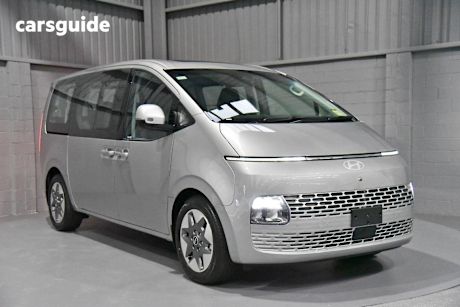 Silver 2025 Hyundai Staria Wagon Highlander