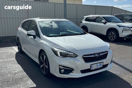 White 2017 Subaru Impreza Hatchback 2.0S (Awd)