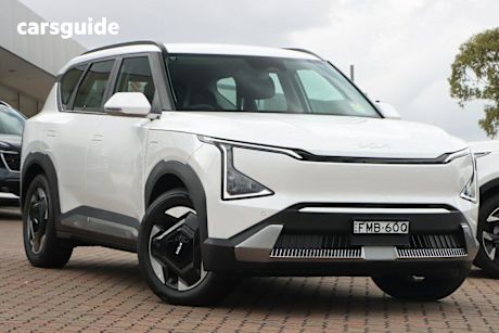 White 2024 Kia EV5 SUV AIR STANDARD RANGE F